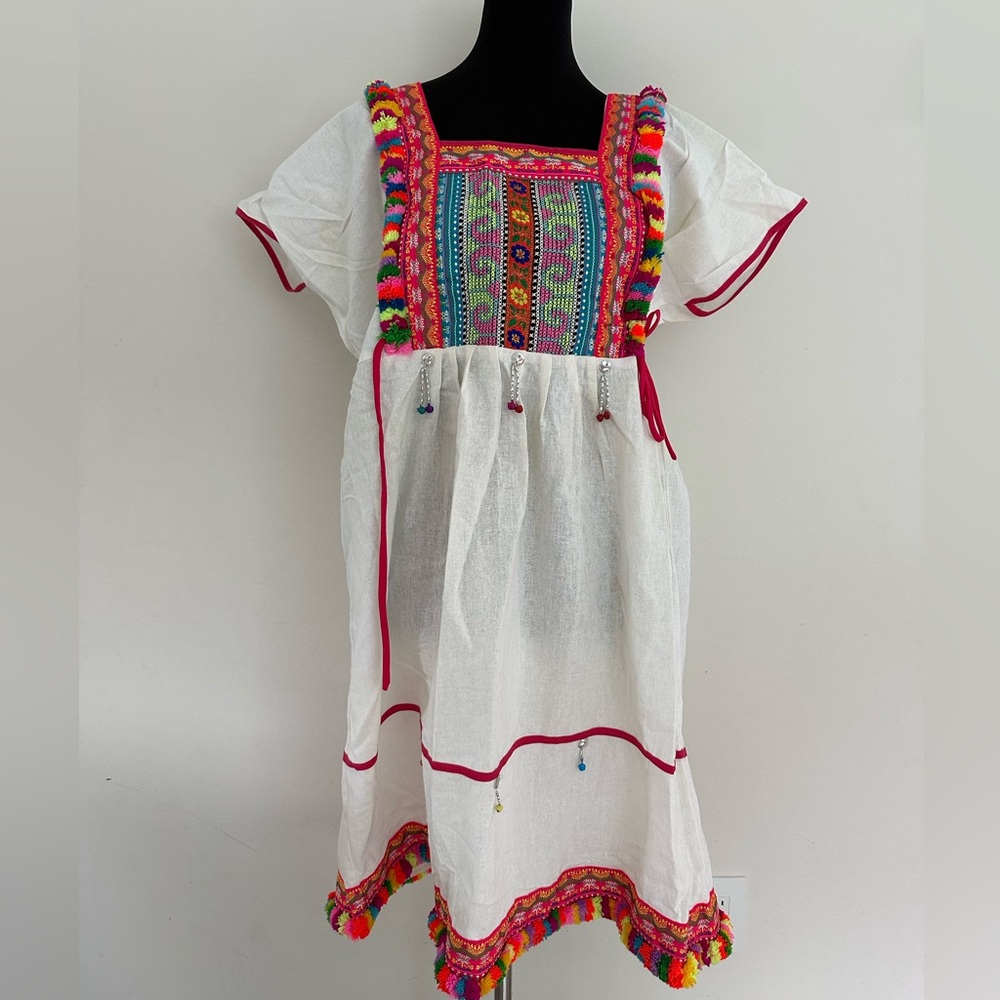 Beautiful vintage Mexican white cotton dress